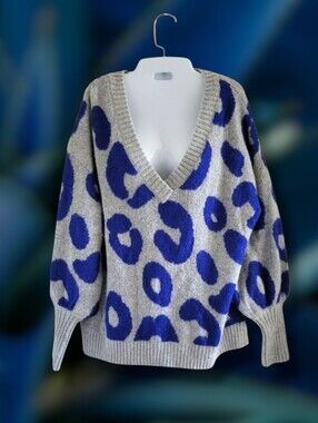 Kensie | Cute Gray/Blue Leopard Print Chunky Knit Long Sleeve Sweater